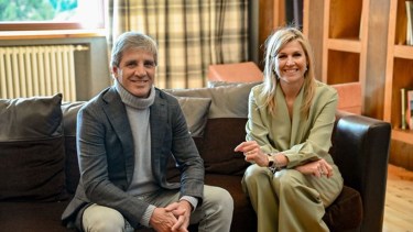 Caputo se reunió con la reina Máxima en Bariloche y será orador en el Foro Llao Llao