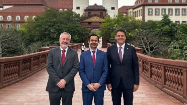 Esto es en off: De la gestión municipal al metaverso petrolero