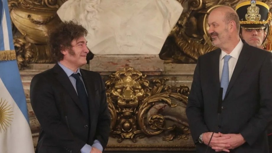 Federico Sturzenegger denuncia “atraso tecnológico” en el Servicio Meteorológico Nacional. 