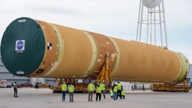 La NASA mostró la pieza central de Artemis III: cómo es el enorme cohete para regresar a la Luna