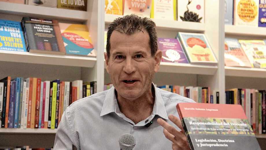 Marcelo Angriman presentó su libro en Lecton. Fotos: Oscar Livera 