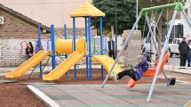 Imagen de Comprarán más juegos temáticos para las plazas en los Parques lineales de Neuquén