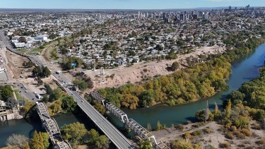 Avanzan con el asfalto de la avenida Mosconi en la zona de los puentes Neuquén – Cipolletti