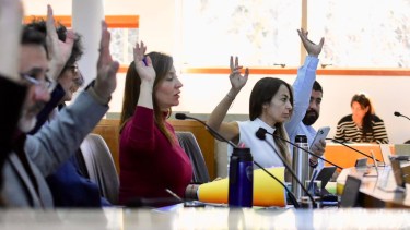 Están prohibidas las personas que limpian vidrios en las esquinas de Neuquén