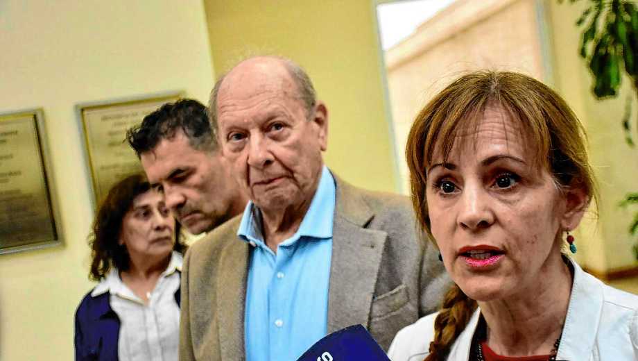 Los diputados en la conferencia de prensa esta mañana. Foto: Matías Subat. 