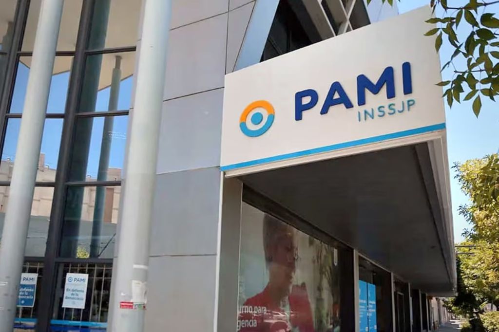 Cobros indebidos en PAMI: ¿cómo protegerse y denunciar irregularidades? - Diario Río Negro