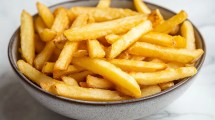 Imagen de Por qué recomiendan agregar vinagre a las papas antes de freírlas