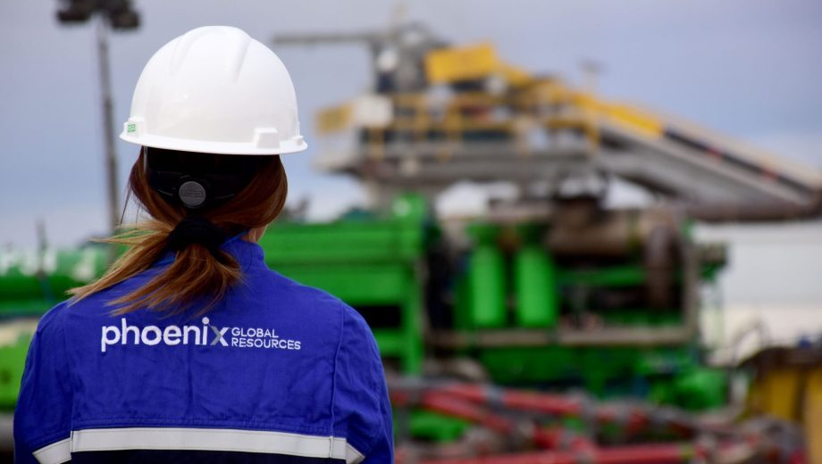 Phoenix Global Resources está realizando el primer pad de pozos a Vaca Muerta con el primer equipo especial del país para el aprovisionamiento de arenas húmedas a granel.