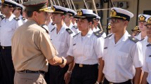 Imagen de El ministro de Defensa visitó la fragata ARA “Libertad” antes de su nuevo viaje de instrucción