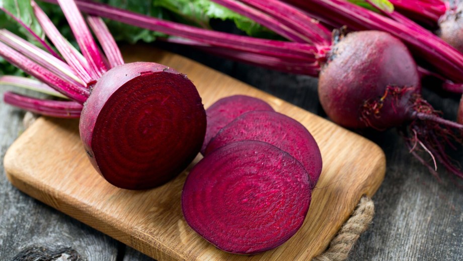 fresh sliced beetroot on wooden surface