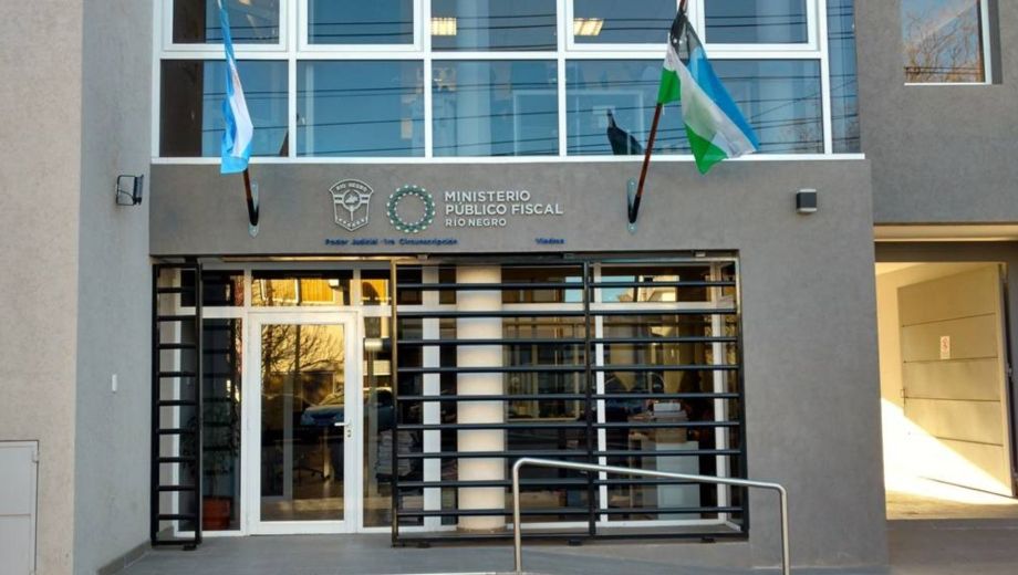 La investigación que llevó adelante la Fiscalía permitió imputar al último prófugo y completar la detención de los cuatro acusados por el robo agravado en Viedma. Foto Archivo.
