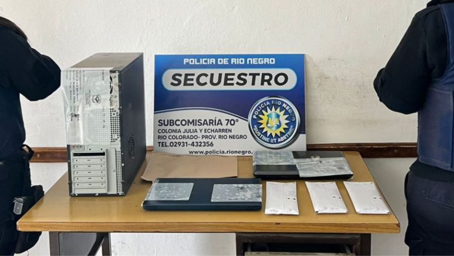 Los equipos incautados serán analizados para determinar su vinculación con el mensaje hallado en el establecimiento.
