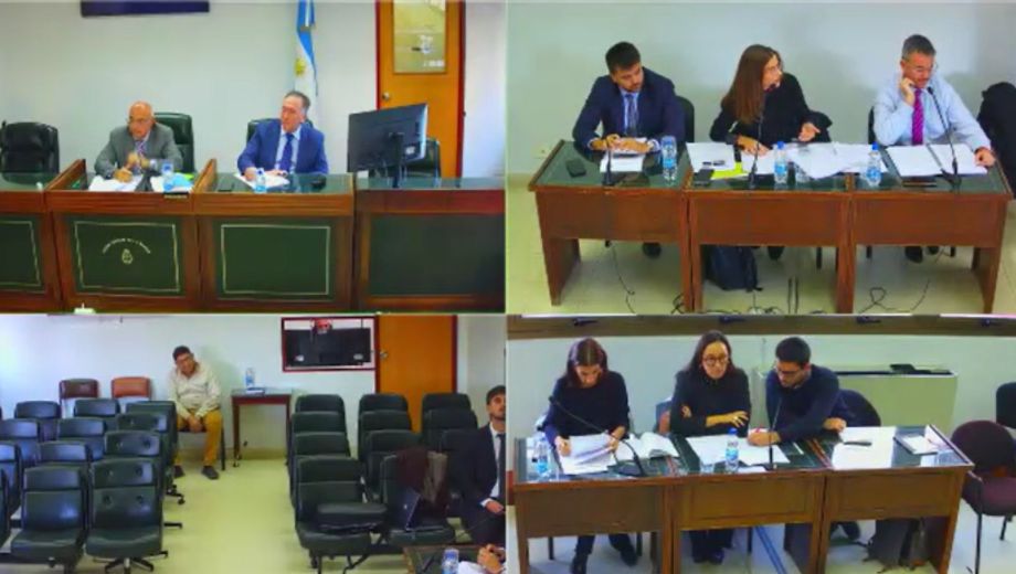 Captura de la audiencia que trató el análisis de las actuaciones por infracción a la Ley 23.737 en la sede judicial de Roca.