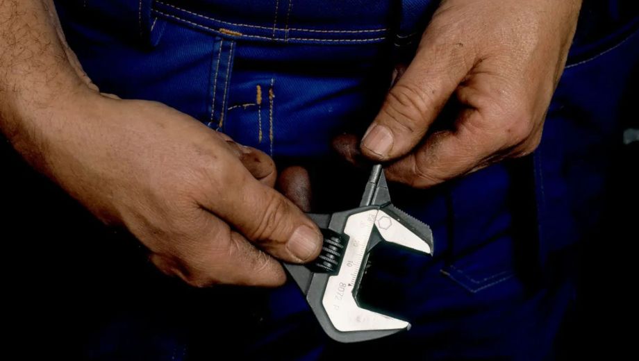 La investigación continuará durante cuatro meses para determinar la responsabilidad del acusado en el ataque.
