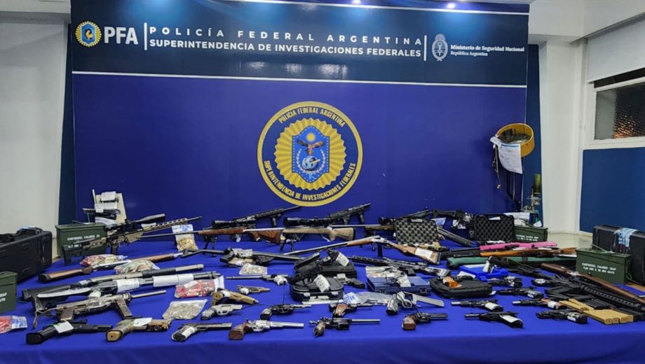 El operativo incluyó procedimientos simultáneos en Neuquén y otras provincias para desarticular la estructura criminal. Foto PFA.

