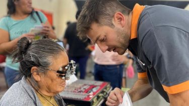 «Volver a ver es posible»: el trabajo solidario de médicos oftalmólogos en un pequeño paraje de Río Negro