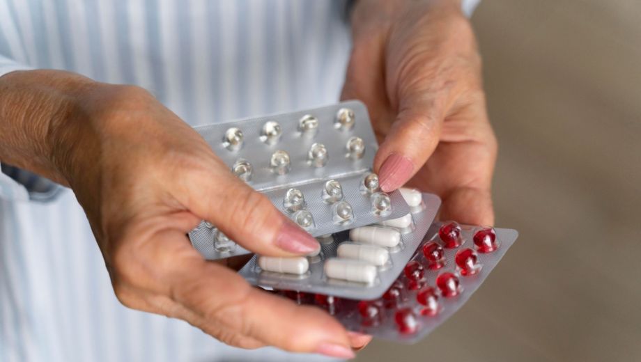 Los medicamentos vencidos no deben tirarse a la basura ni al desagüe: su correcta disposición evita contaminación y riesgos para la salud.