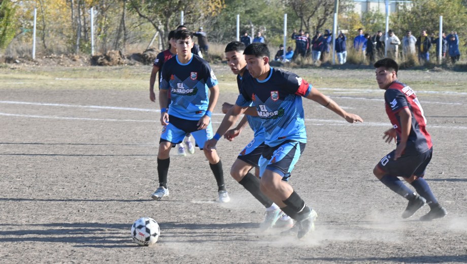 Cimac se quedó con el duelo de roquenses ante Argentinos del Norte y es el nuevo líder de la zona Campeonato. (Foto: Juan Thomes)