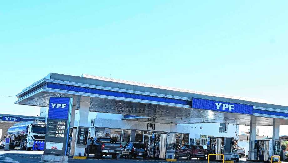 La medida lanzada por YPF genera polémica en Neuquén por el pago de regalías reducidas.