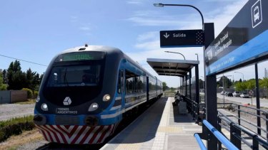 Un auto chocó al Tren del Valle a la altura del Aeropuerto de Neuquén: el servicio tendrá demoras este miércoles