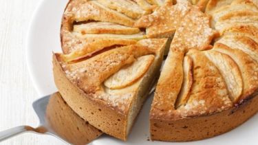 Cómo preparar torta de manzana sin harina: un postre saludable listo en minutos