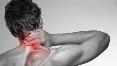 El “músculo del estrés” causa el dolor de cuello, espalda y cabeza: los ejercicios para aliviarlo