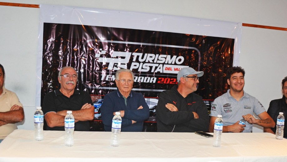 El Turismo Pista del Valle tuvo su presentación en la seda de la AVGR en Roca. 