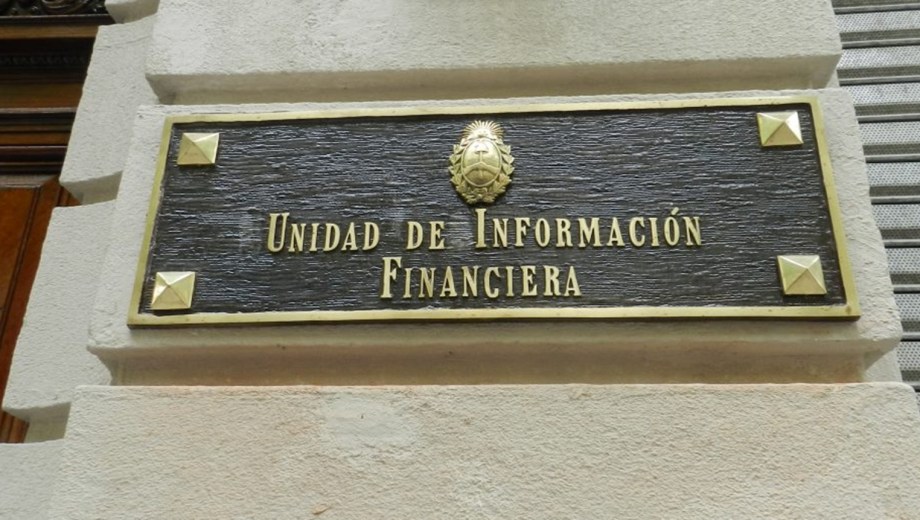 La UIF fijó cambios en el control de sujetos obligados