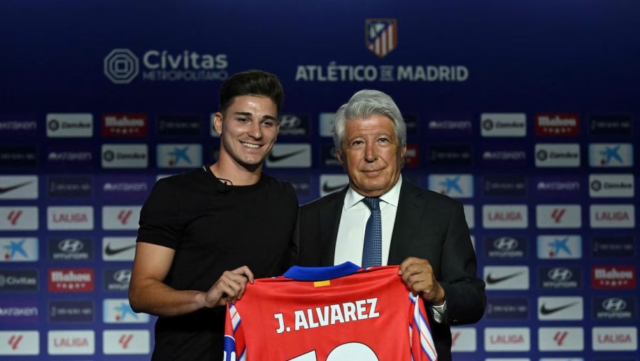 Enrique Cerezo puso fin a los rumores sobre la salida de Julián Álvarez.