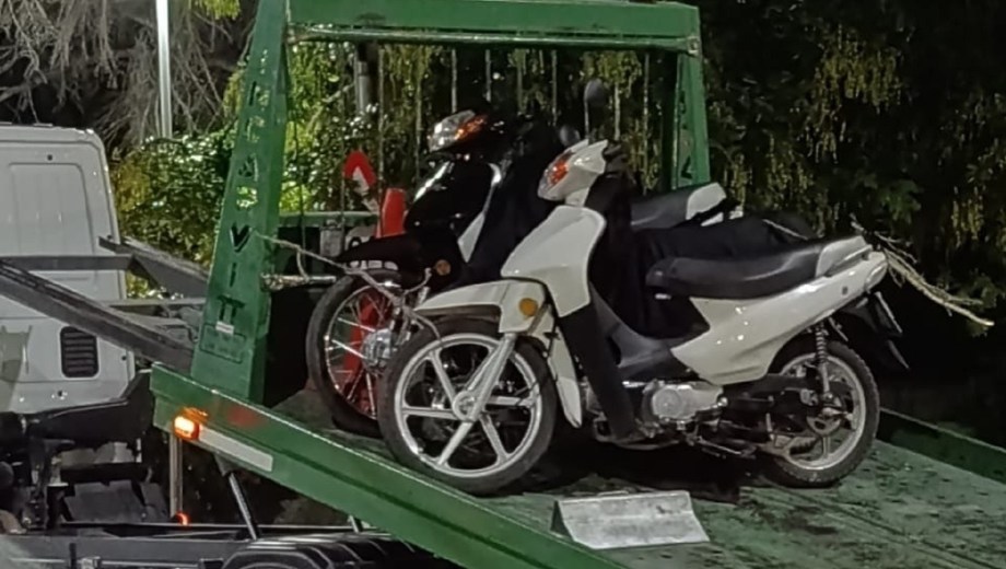 operativo de control vehicular con secuestro de motocicletas. Foto: gentileza Policía de Viedma.