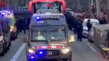 Imagen de Atacaron con piedras el micro del Atlético de Madrid y Simeone explotó: «Suele pasar cuando venimos a Barcelona»