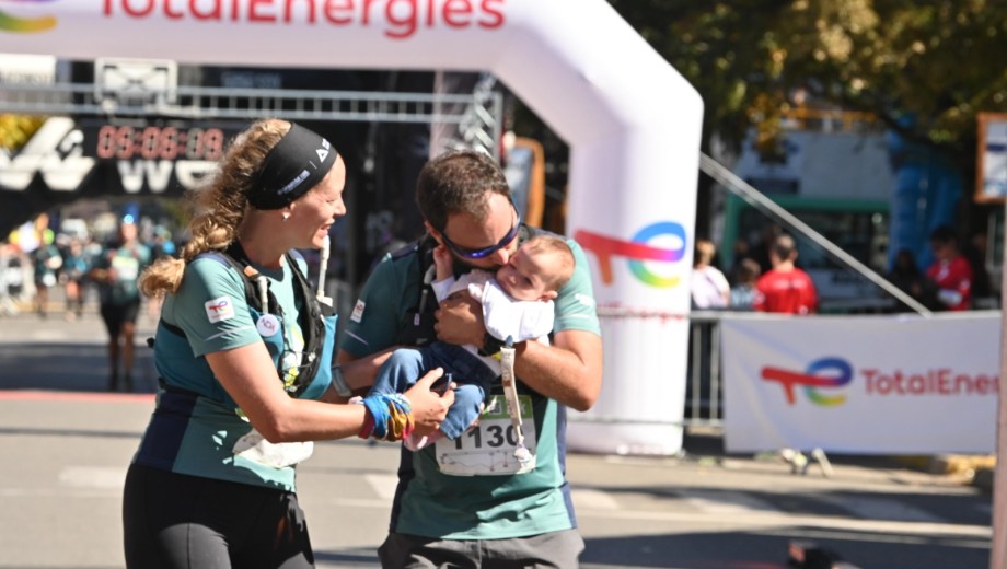 Amor, disfrute y familia. Un sello distintivo de los que vienen a correr sin importar el resultado en el Patagonia Run. (Foto Alejandro Carnevale)