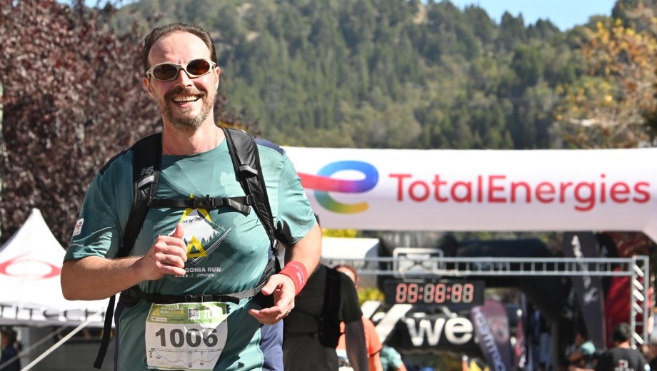 Sergio Mengoni, CEO de TotalEnergies, tomó parte del Patagonia Run 2026 corriendo los 10k. (Foto Alejandro Carnevale)