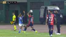 Imagen de El insólito error de un ex Independiente en la Libertadores: se fue expulsado por un lateral