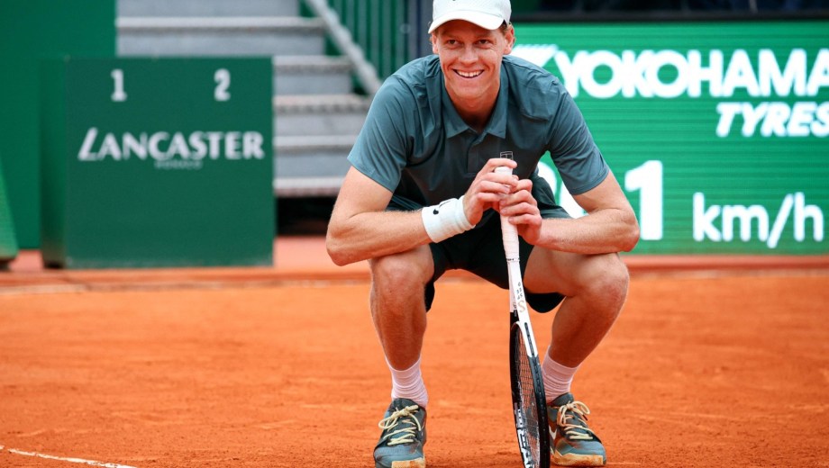 Jannik Sinner igualó un récord que solo ostentaba Novak Djokovic. (Foto: AFP)