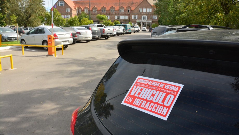 Con la nafta en alza, las multas en Viedma ya alcanzan cifras millonarias. Foto: Marcelo Ochoa.