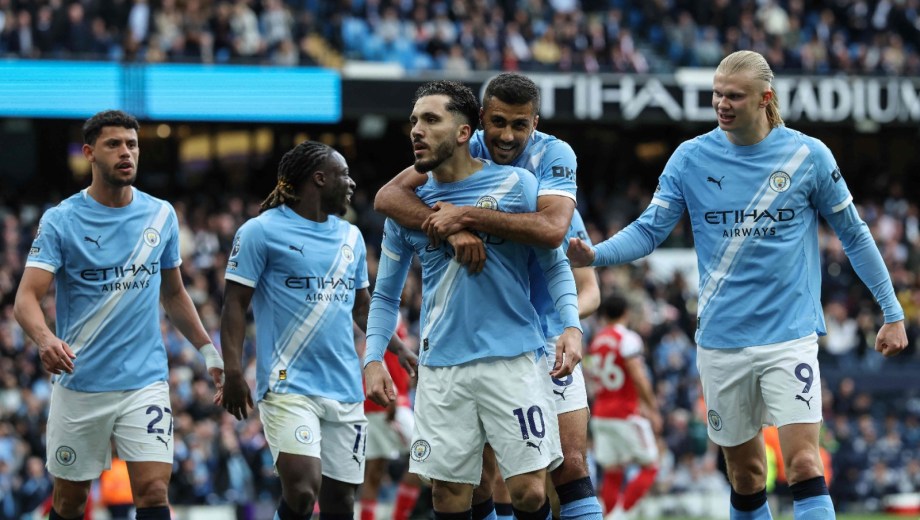 Manchester City le ganó 2 a 1 a Arsenal y se acercó en la Premier League. (Foto: AFP)