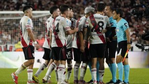 La polémica del final en el Superclásico: ¿era penal de Blanco a Martínez Quarta?