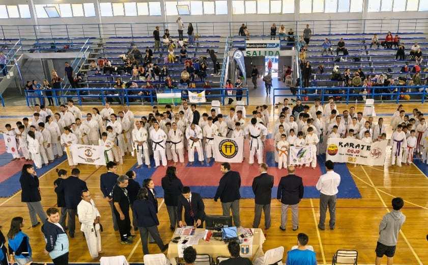 Al menos 120 atletas se congregaron en el polideportivo Gimena López. (Foto: Gentileza)