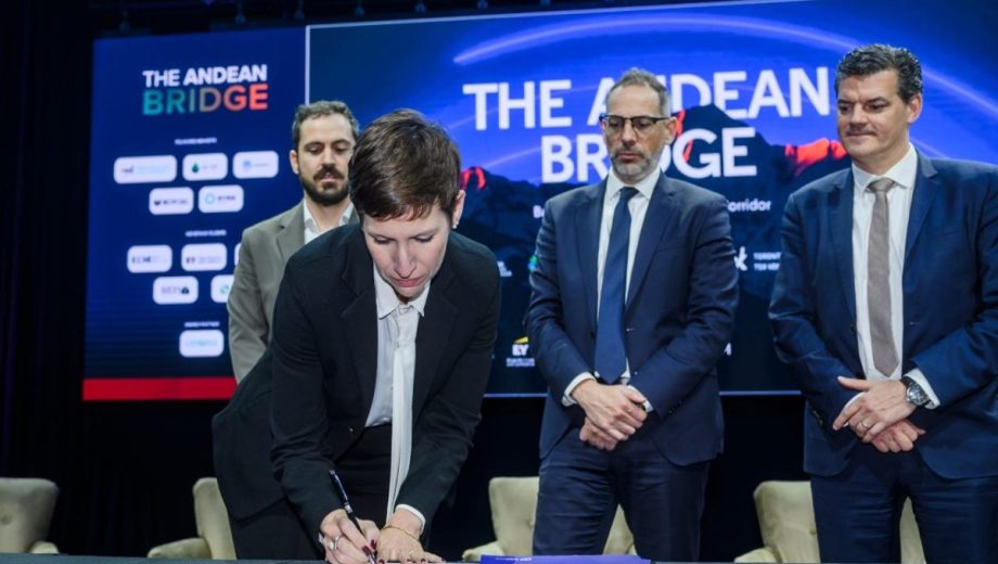  El convenio fue firmado durante un foro que reunió a empresarios, inversores y funcionarios en la capital mendocina.