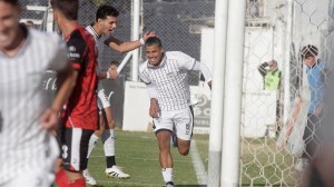 Cipolletti puntero en el Federal A: el efecto de Peralta y una de línea de tres obligada