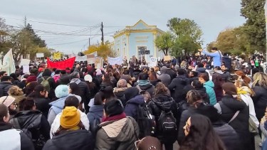 Chubut: cambios en el gabinete y ruidosas movilizaciones de empleados públicos