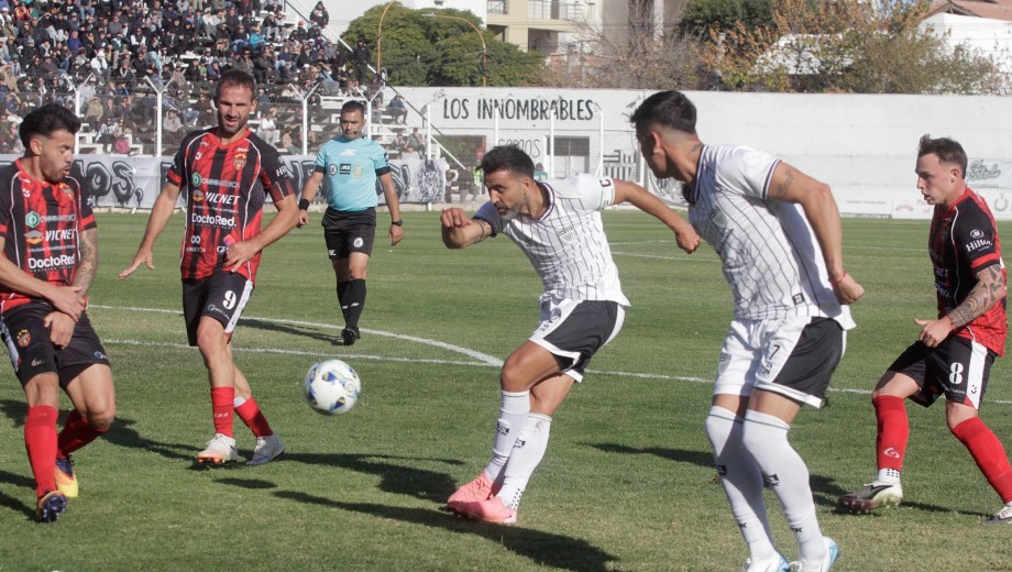 Cipolletti visita el domingo a Argentino de Monte Maíz. (Foto: Oscar Livera)
