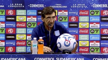 Racing se complicó ante Caracas: críticas internas y preocupación de Gustavo Costas