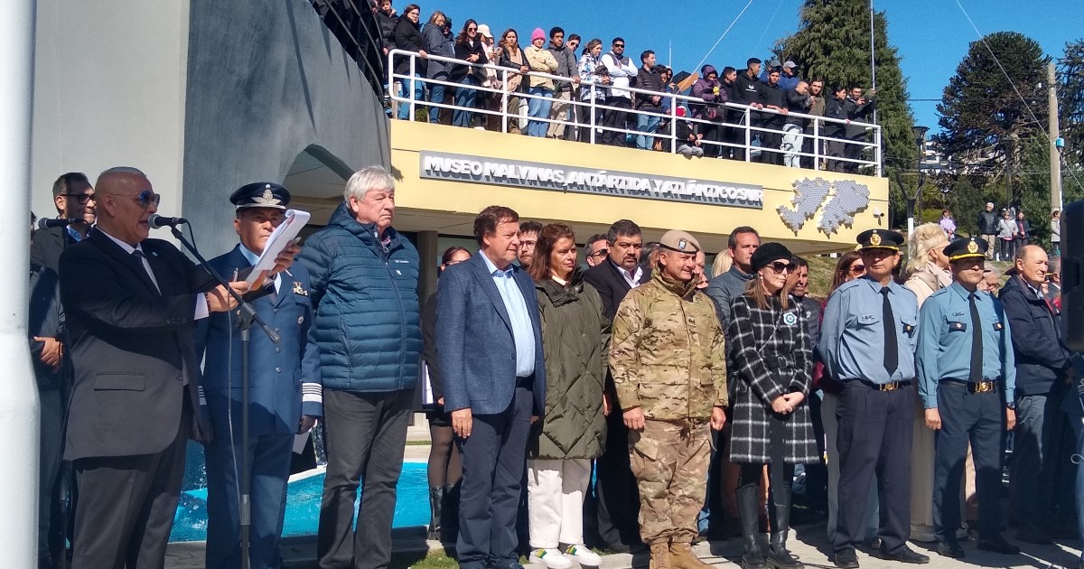 Weretilneck encabezó acto por Malvinas en Bariloche y pidió mantener reclamos diplomáticos