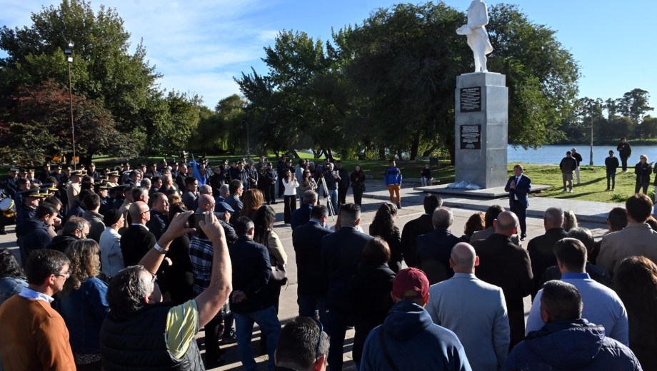 El acto central se realizó en la plazoleta que recuerda al fundador. Foto: Marcelo Ochoa.