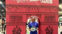 Imagen de De Roca a París: el corredor que completó su maratón 22° y redobla su desafío global