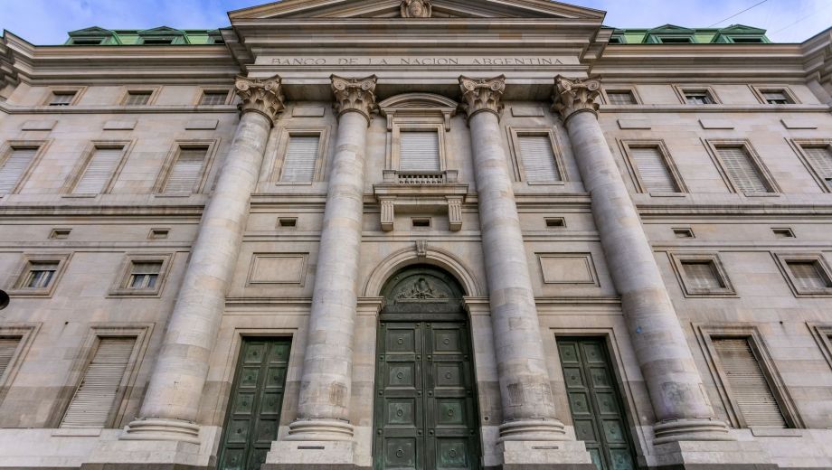 La iniciativa alcanza a legisladores, ministros, secretarios, autoridades de empresas estatales y otros cargos jerárquicos del Poder Ejecutivo.