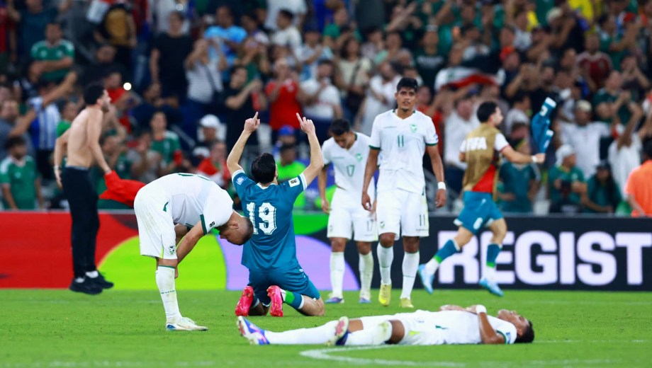 La tristeza de los futbolistas bolivianos tras el final del partido.