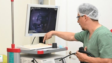 Más prevención: Roca prepara su estrategia ante el aumento del cáncer de colon en menores de 50 años